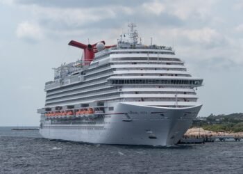 2017-03-29 CARNIVAL VISTA - IMO 9692569, in Willemstad, Curaçao