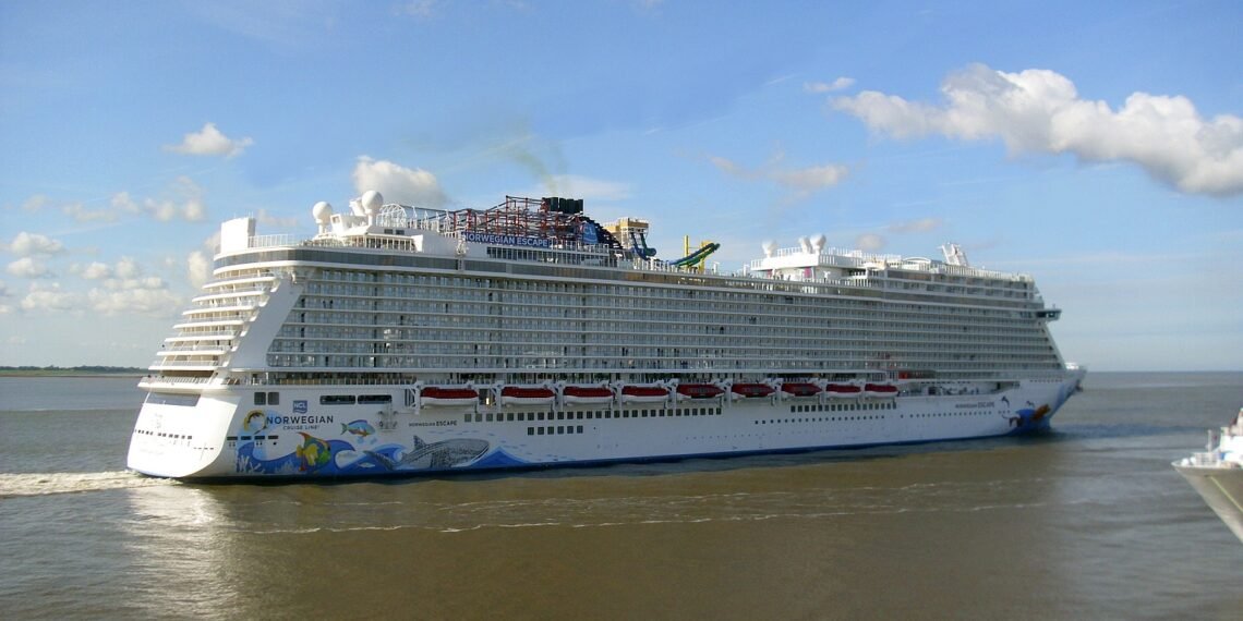 Cruise ship Norwegian Escape (2)