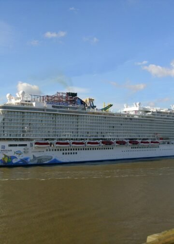 Cruise ship Norwegian Escape (2)