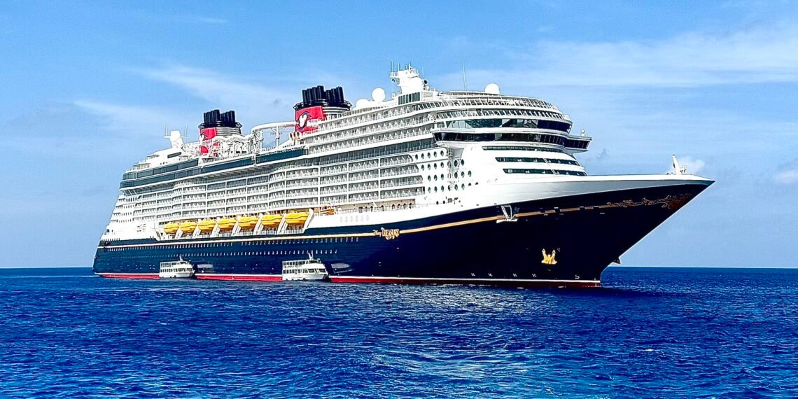 Disney Treasure schip (cropped)