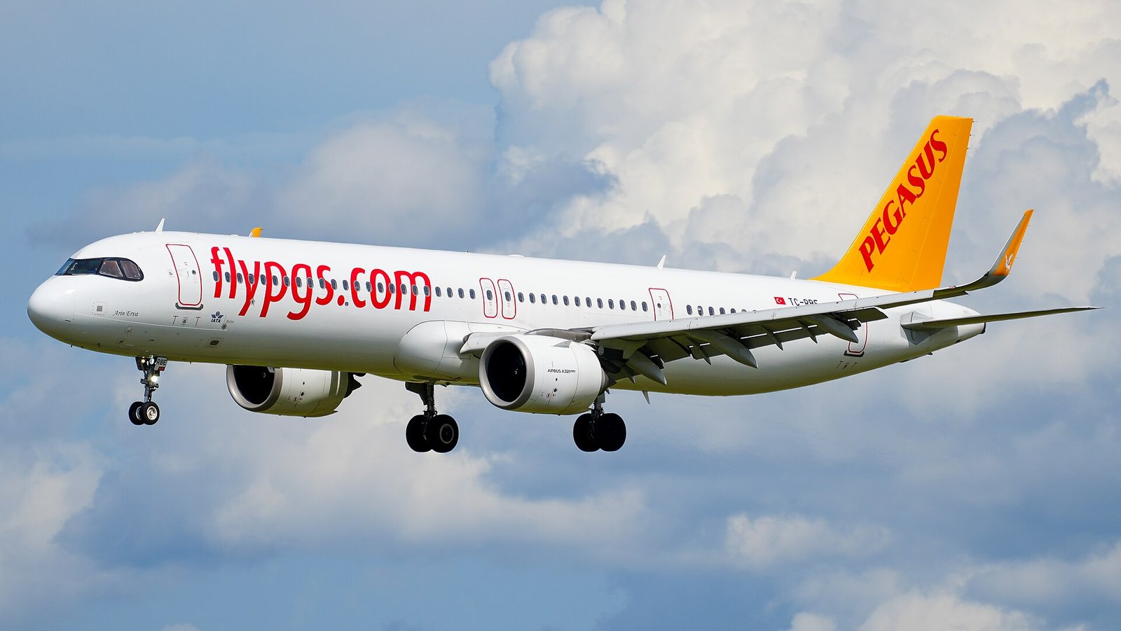 Hannover Airport Pegasus Airlines Airbus A321-251NX TC-RBE (DSC06319)