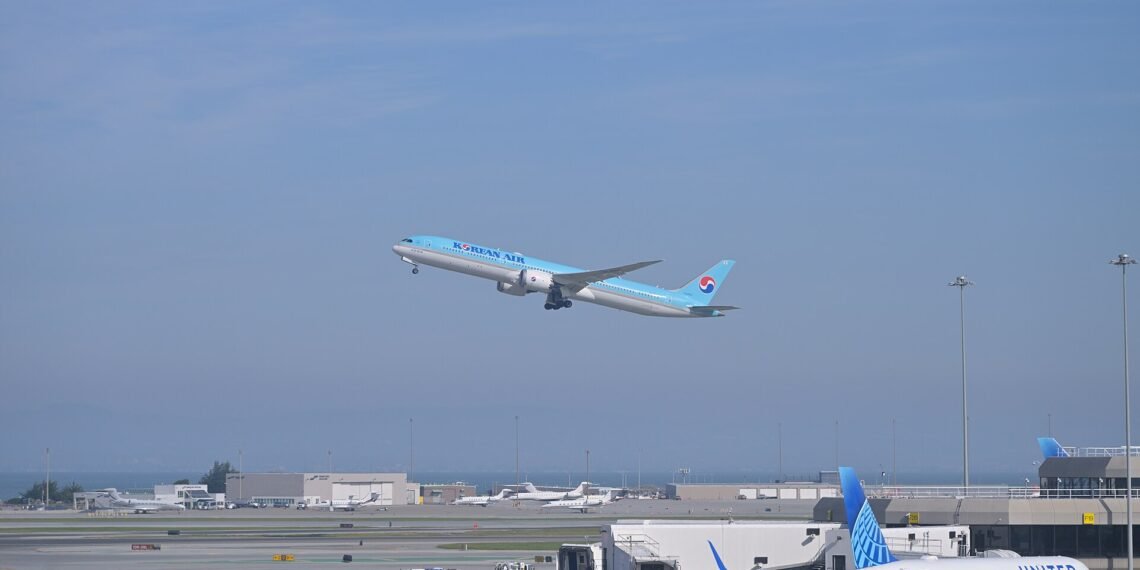 Korean Air Boeing 787-10 departing San Francisco