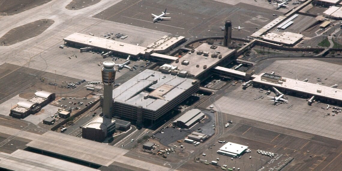 Phoenix-sky-harbor-control-tower