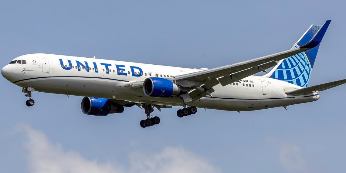 United Boeing 767-300 N642UA IAD VA1