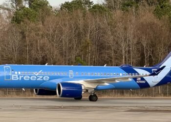 Breeze Airways Airbus A220-300