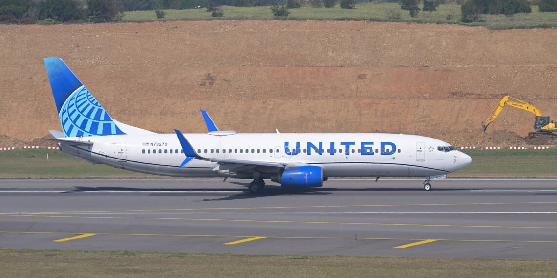 United Airlines Boeing 737-800 N73270 taking off at Taiwan Taoyuan International Airport